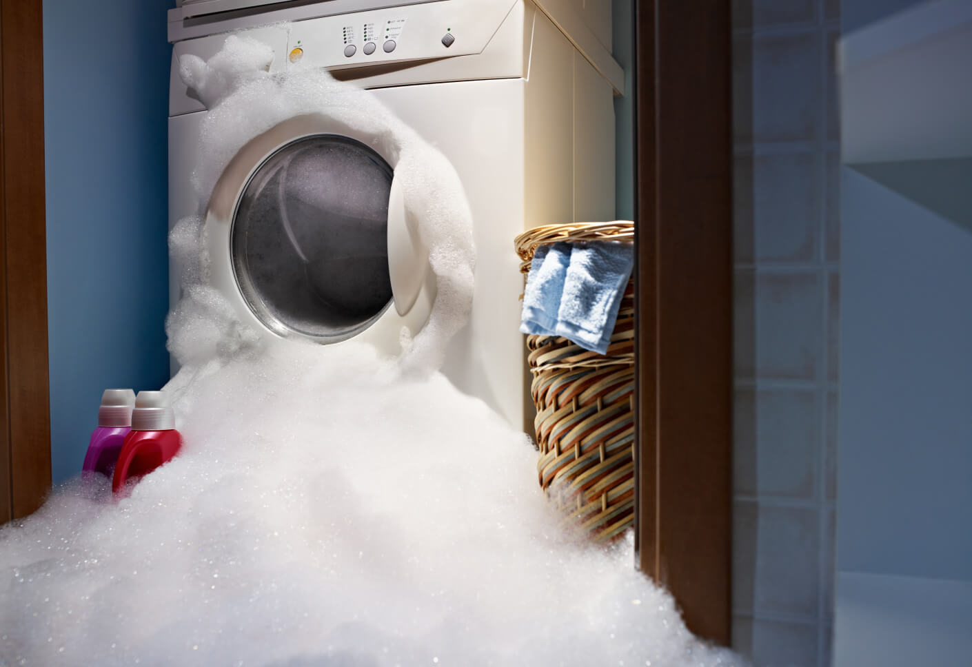 why washing machine leaks water